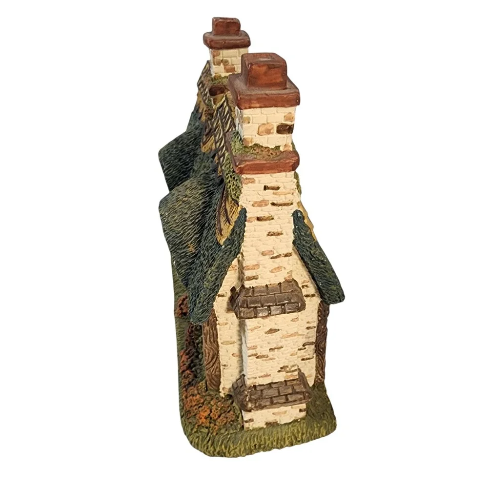 Charming Cottage‎ House Quartz Clock Decorative Tabletop Accent